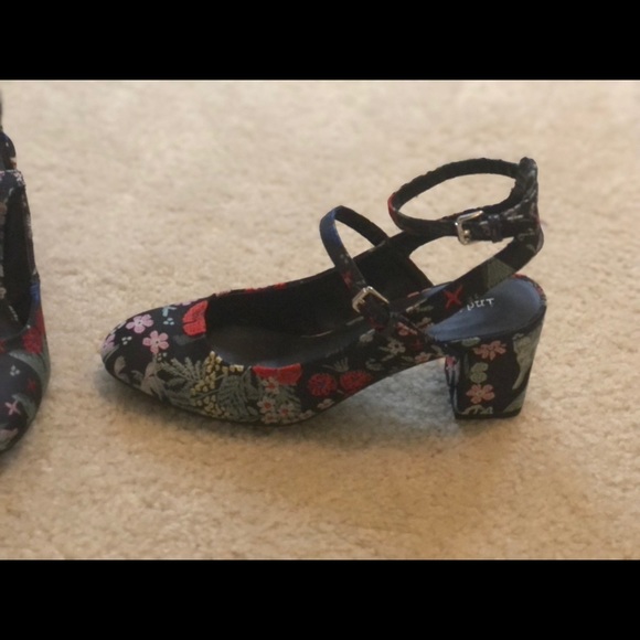 SOLD Floral brocade/tapestry block heel double ankle strappy shoes 7.5 - Picture 1 of 8